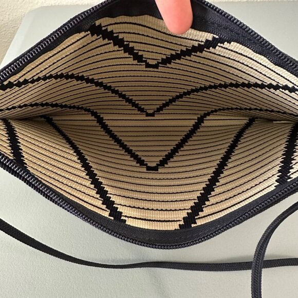 Vivaia The Envelope Lucy Crossbody Bag Purse Adjustable Foldable Chevron Navy - Picture 4 of 7